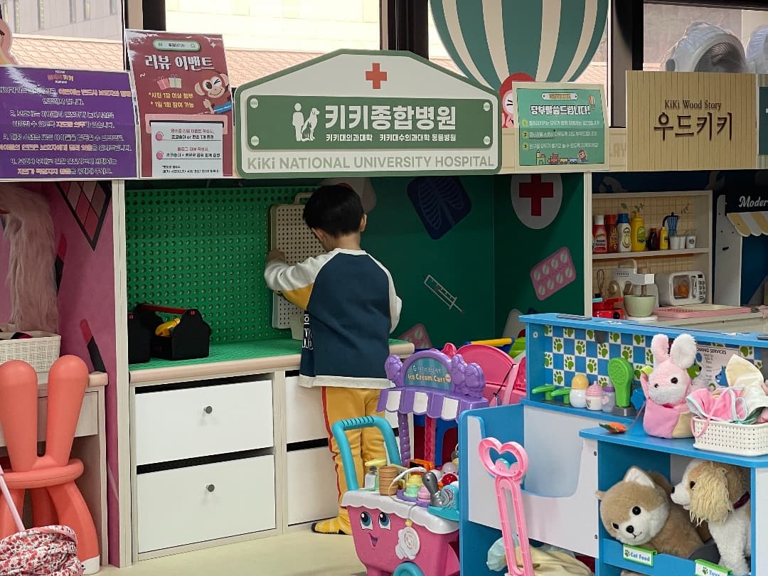 키키 키즈카페 내 실내놀이시설 사진 1